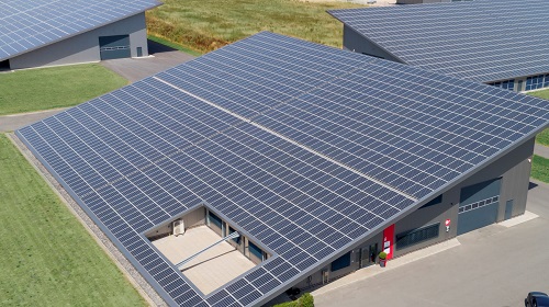 Auf dem 30.000 Quadratmeter großen Firmengelände verfügt Redpoint über ein Logistikzentrum, ein Photovoltaikkraftwerk sowie das benachbarte 3N Kompetenzzentrum.
