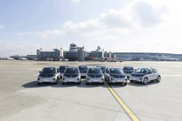 BMW Elektroautos für Flughafen Düsseldorf