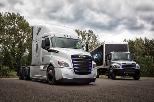 Daimler Trucks präsentiert zwei Elektro-Lkw für die USA 
