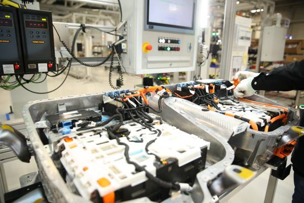 BMW lässt Batteriezellen von CATL in Thüringen fertigen