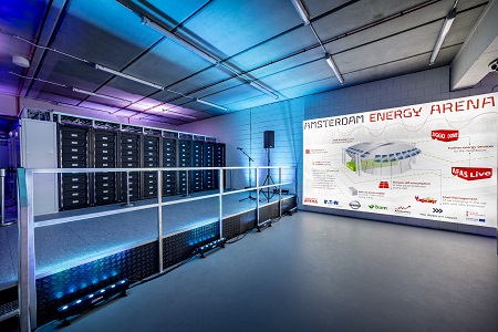 3 MW-Energiespeicher geht in Amsterdamer Fußballstadion ans Netz 