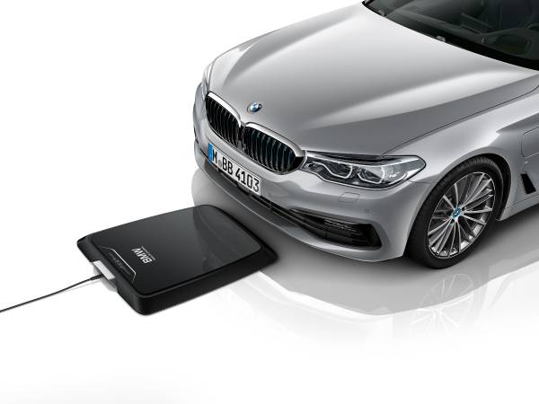 BMW stellt kabelloses Laden für Plug-In Hybrid vor