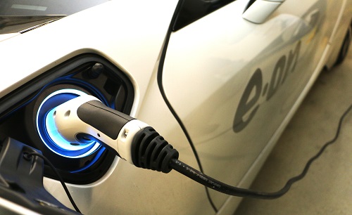 E.ON setzt auf Elektromobilität und bietet dafür sowohl Ladelösungen als auch umweltfreundlichem Ökostrom.